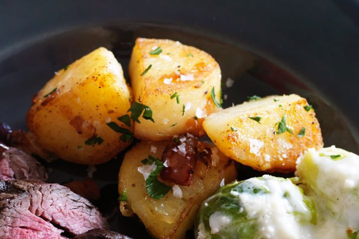 Bratkartoffeln (Potatoes with bacon)