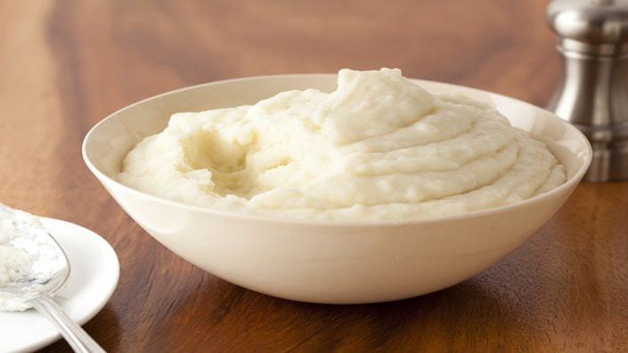 Mashed potatoes with roasted garlic and mascarpone cheese