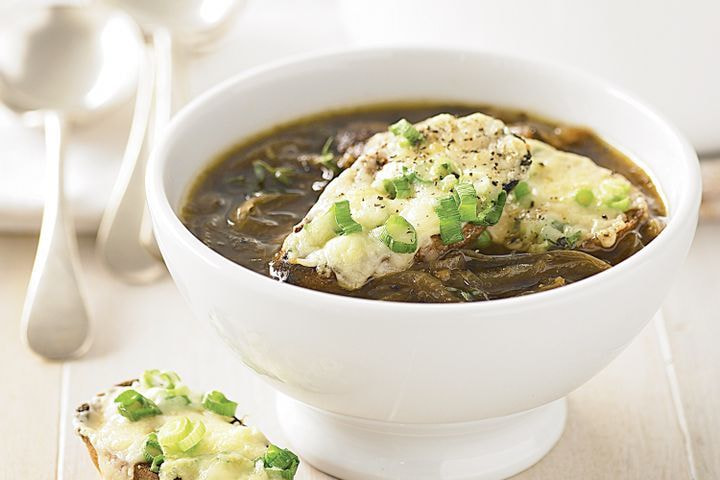 Mixed onion soup with green onion croutes