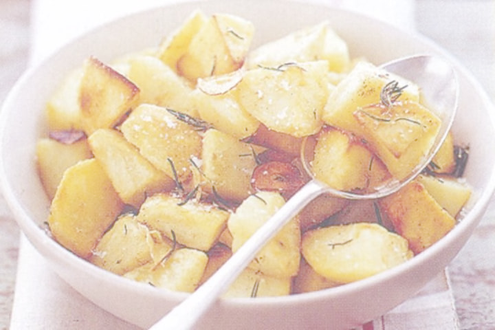 Crispy rosemary and garlic potatoes